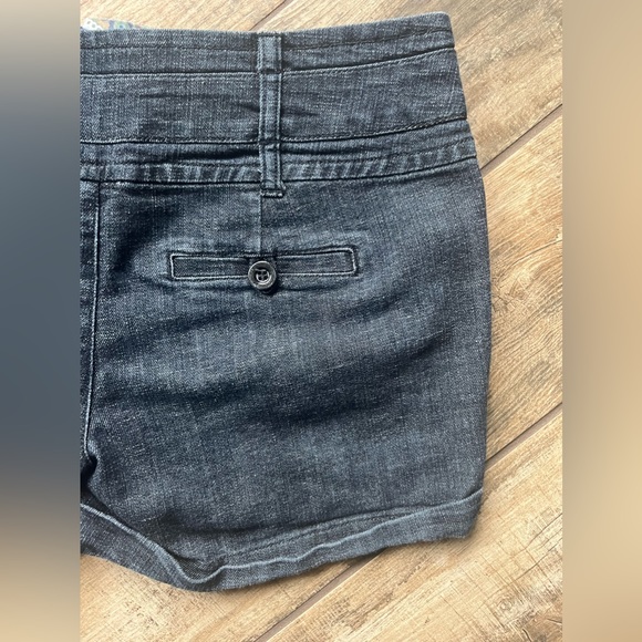 Shorts - Picture 2 of 7